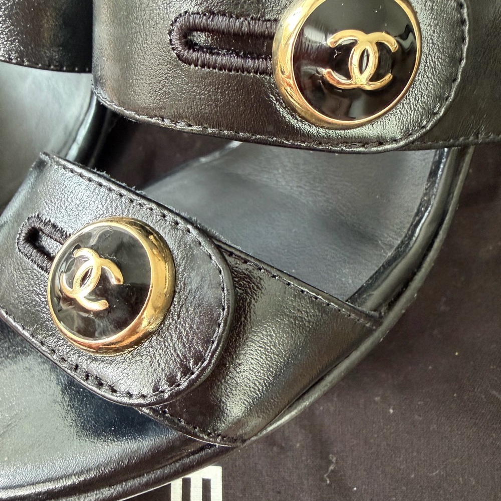 CHANEL Studio CC sandals black size EU38 - Picture 10 of 16